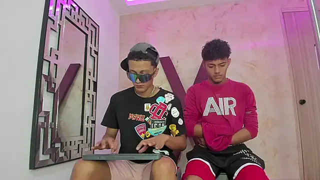 COUPLES_BOYS from StripChat