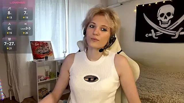 crazy_cutie from StripChat is Freechat