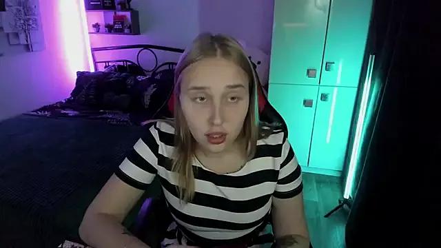 CrazyBitchInLace from StripChat is Freechat