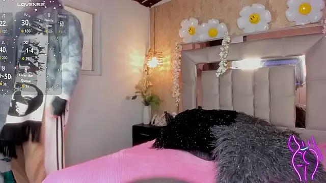 Cristall_ravven from StripChat is Freechat