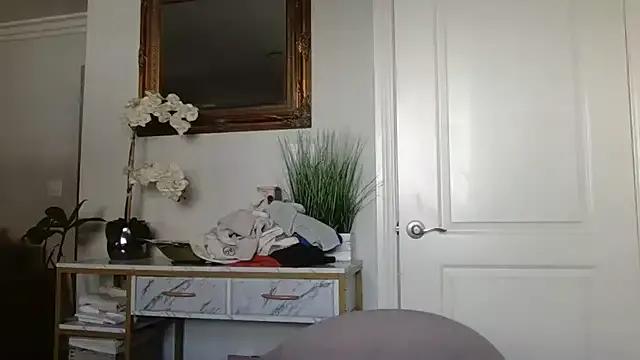 CryptoCamGirl from StripChat is Freechat