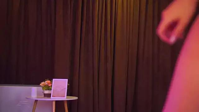 CrystalM00n from StripChat is Freechat
