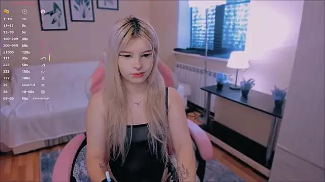 Cuddly_Kitten from StripChat is Freechat