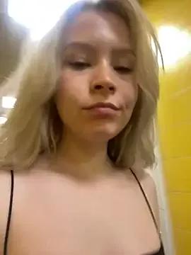 Cum_girlss from StripChat is Freechat