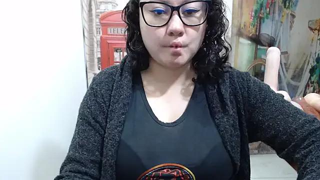 curly_greeneyed from StripChat is Freechat