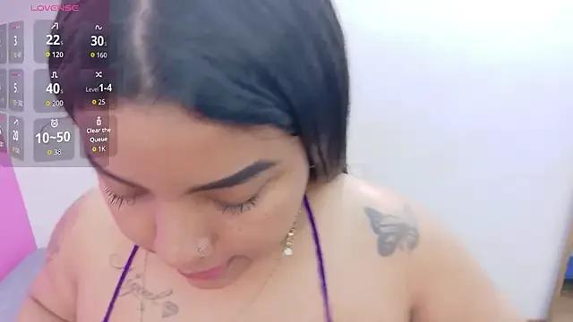 curvybrunnett from StripChat is Freechat