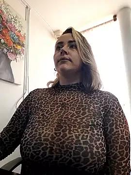 CurvyLust_x from StripChat is Freechat