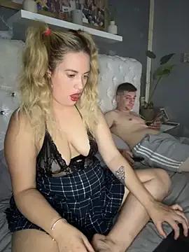 curvymilf2000 from StripChat is Freechat