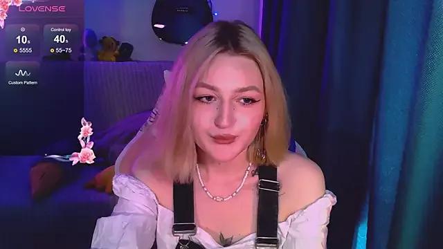 cutepie33 from StripChat is Freechat