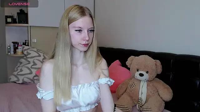Cutieblondegirl from StripChat is Freechat