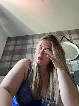 CutieCurvyGirlxo from StripChat is Freechat