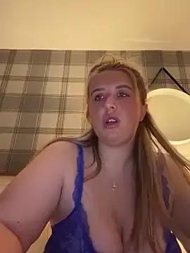 CutieCurvyGirlxo from StripChat is Freechat