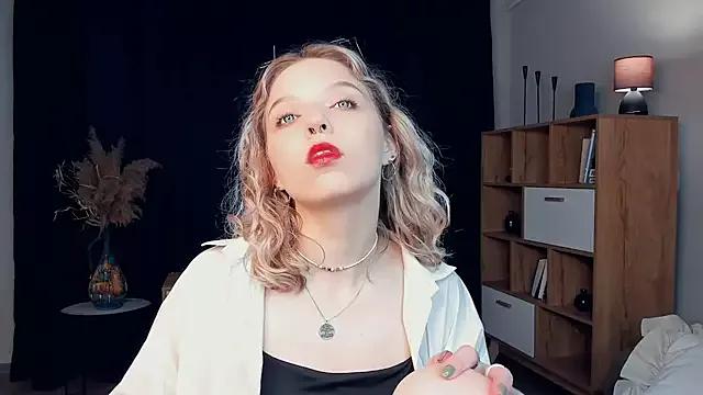 CwenHeaston from StripChat is Freechat