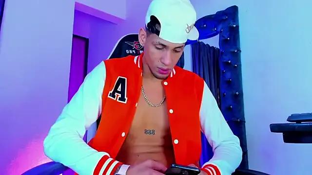 daddys_insanee from StripChat is Freechat