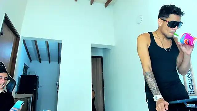 Daddys_insanee from StripChat