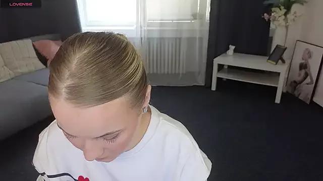 DaisyyJamess1 from StripChat is Freechat