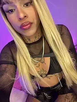 DaniiAndrea from StripChat is Freechat