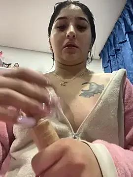 Daphnee-x from StripChat is Freechat