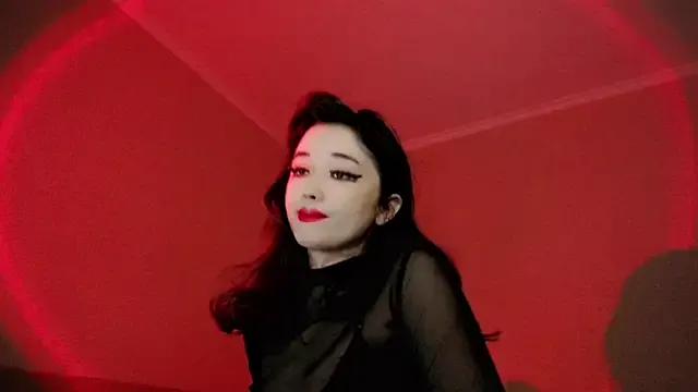 Dazzl1ngFire from StripChat is Freechat