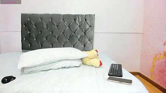 debora_ortiz from StripChat is Freechat