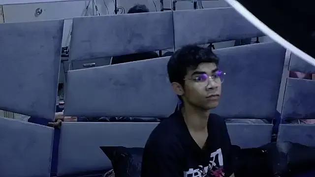 Desire4Duo from StripChat is Freechat