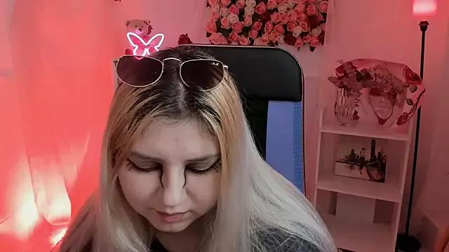 DiaAngell from StripChat