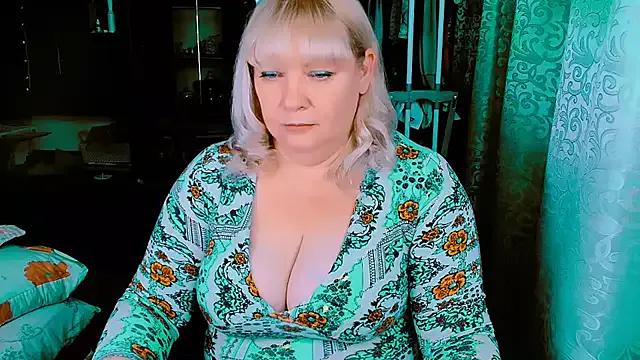 DiamondNata from StripChat is Freechat