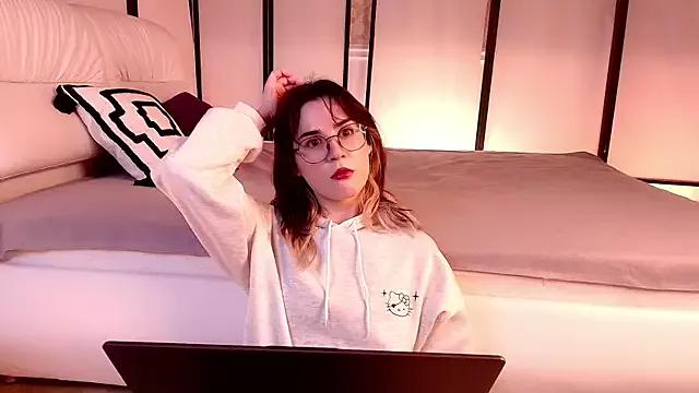 DianneKinly from StripChat is Freechat