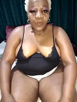 dirasweetlipsxx from StripChat is Freechat