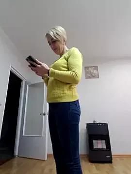 Dolly_Fox4332 from StripChat