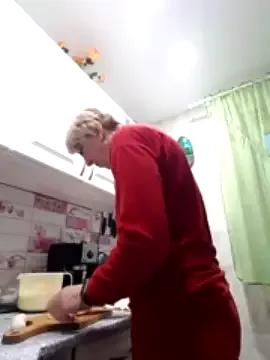 Dolly_Fox4332 from StripChat