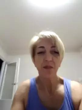 Dolly_Fox4332 from StripChat