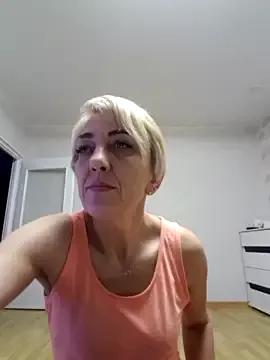 Dolly_Fox4332 from StripChat