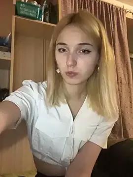 DollyTall from StripChat