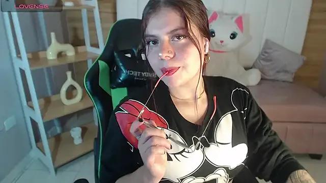 draviana_a_ from StripChat is Freechat