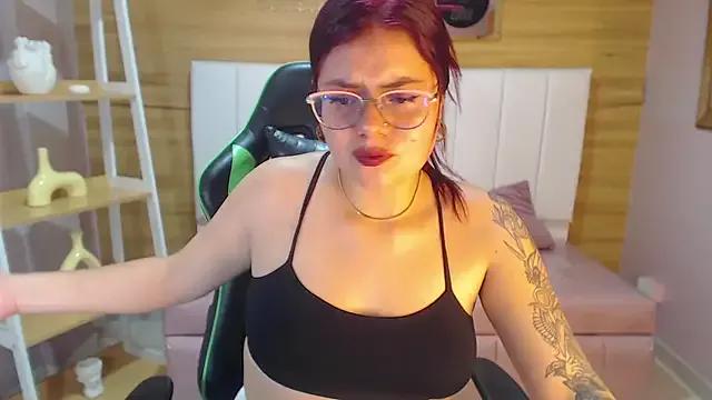 draviana_a_ from StripChat is Freechat