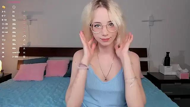 DreammDollt from StripChat is Freechat