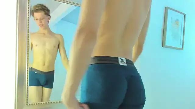 Dustin_Carterr from StripChat is Freechat