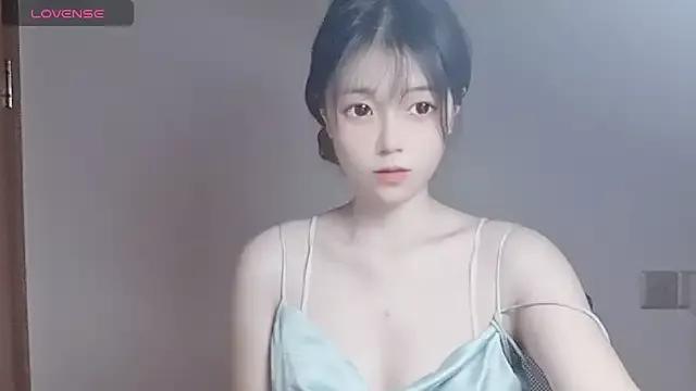 EdenDaisy from StripChat