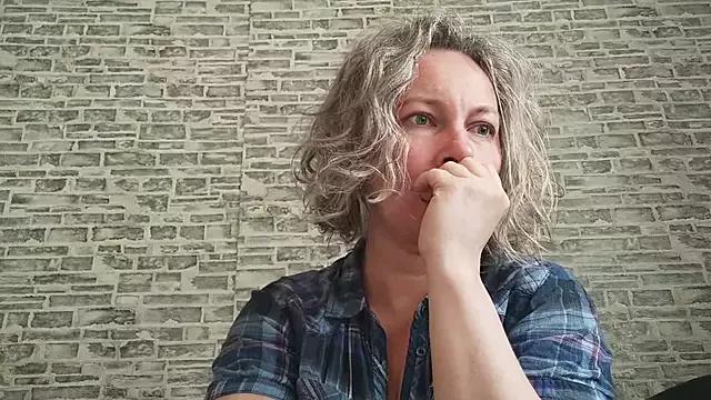EdithManning from StripChat is Freechat