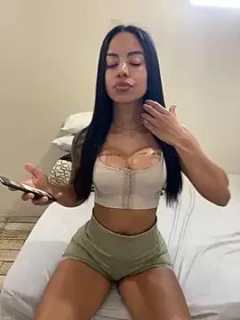 Elamesmamorena from StripChat is Freechat