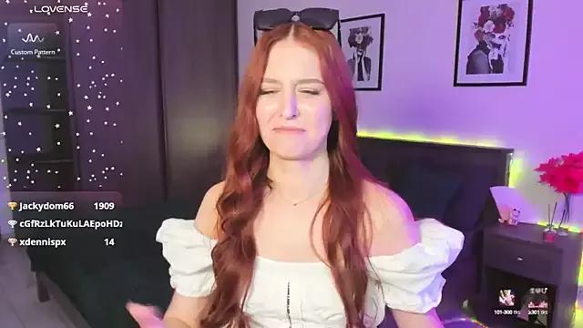 EleanorePeach from StripChat
