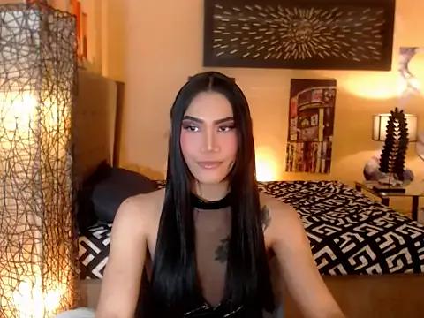 ElegantKellyUncutTS from StripChat is Freechat