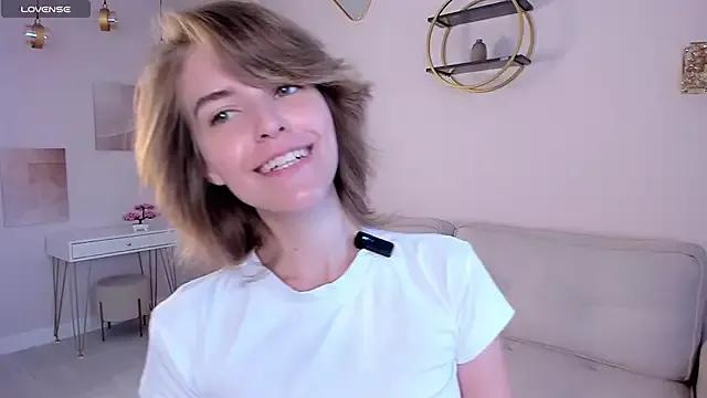 EleneButton from StripChat is Freechat