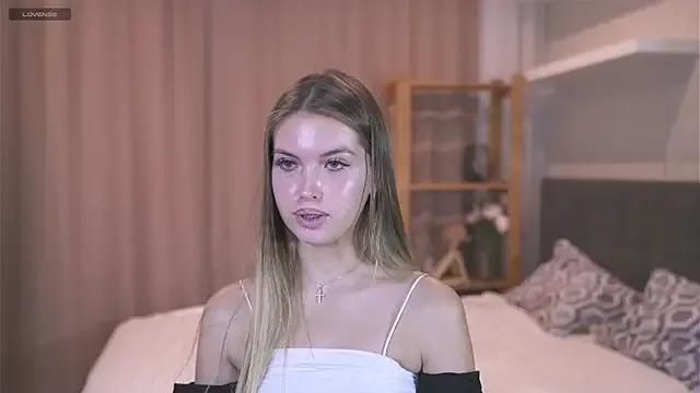 EleneDrews from StripChat is Freechat