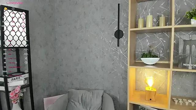 ElenoreReth from StripChat is Freechat