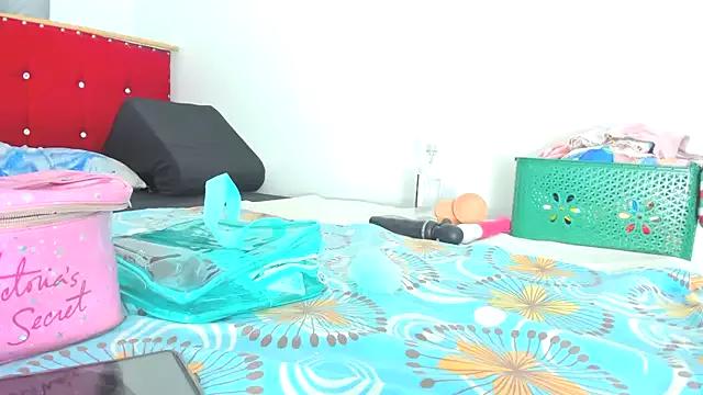 Elianissquirt from StripChat is Freechat