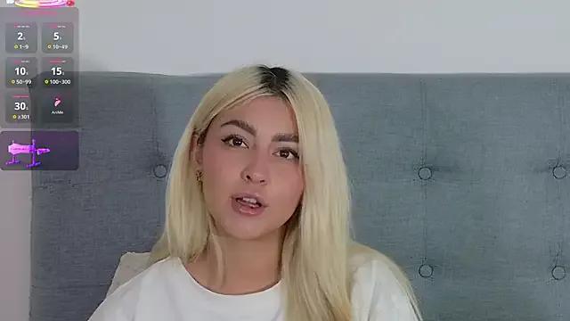 Elina_Hills from StripChat is Freechat