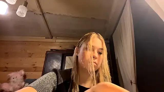 ElisabettVencee from StripChat is Freechat