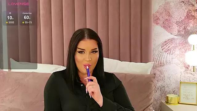 EliseLolly from StripChat is Freechat